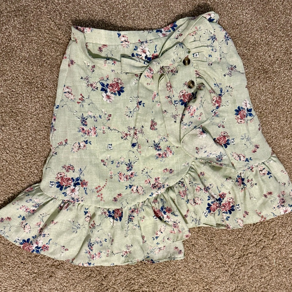 Super cute girls 10-12 flower skirt